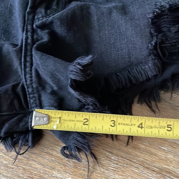 Abercrombie & Fitch High Rise Shorts Distressed - Picture 11 of 12